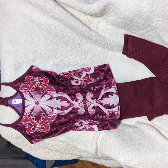 Fabletics Leggings and unknown Brand Women's workout top (curated set) - Picture 3 of 6